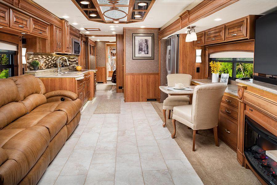 Интерьер Entegra Coach Anthem 2016 года  (фото 3 из 11)